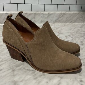 Lucky Brand Vennia low slip on bootie size 8